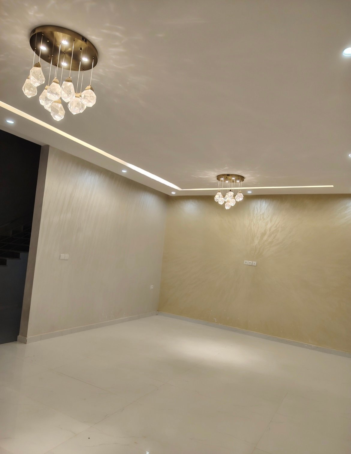 للبيع فيلا فخمة مساحة 600