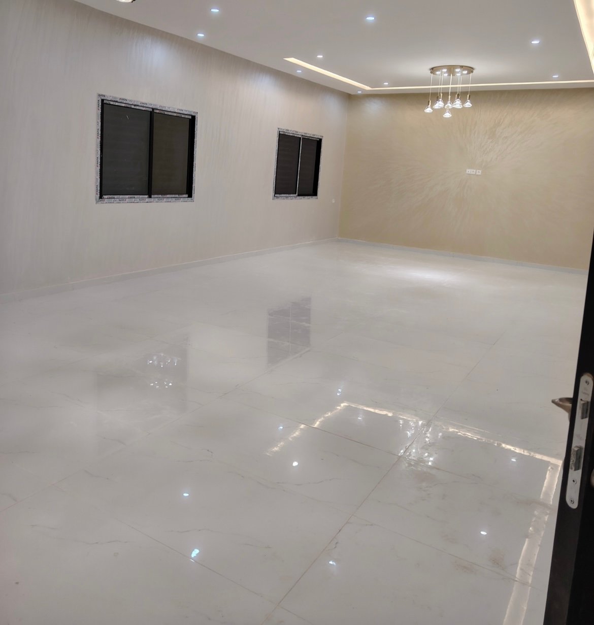 للبيع فيلا فخمة مساحة 600