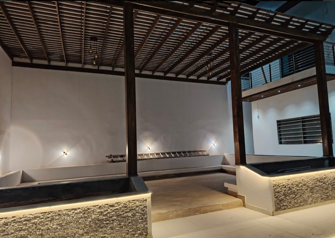 للبيع فيلا فخمة مساحة 600